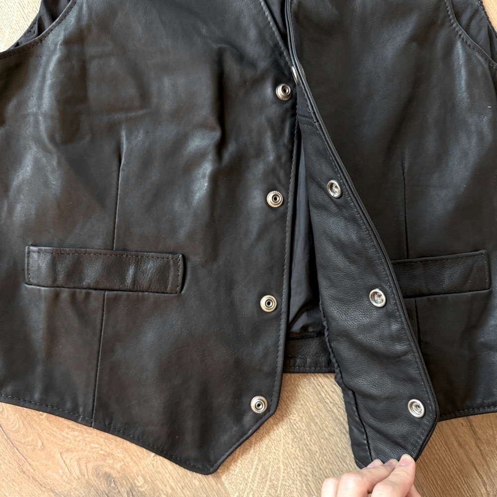 Vintage Art’s Riding Apparel Black Leather Vest for Men - Picture 6 of 9